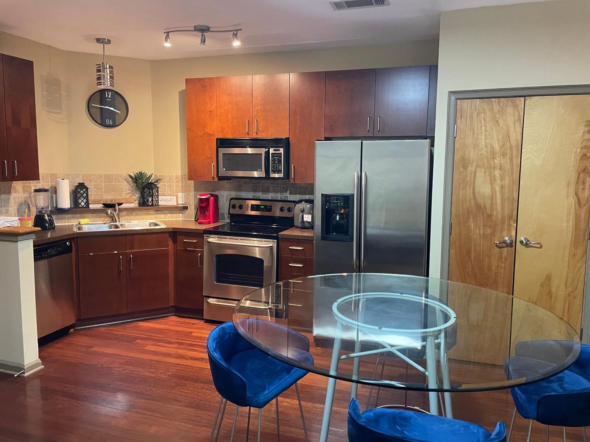 Hotlanta Apartment